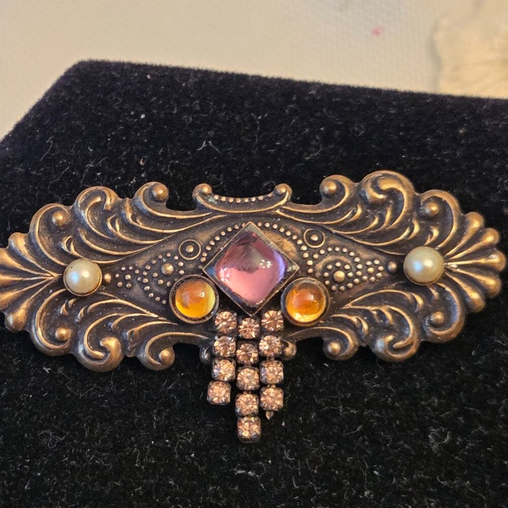 Vintage Top Shelve Jewelry Brooch